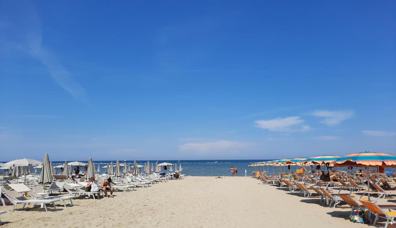 Hotel Lalla Beauty & Relax Cesenatico Kültér fotó